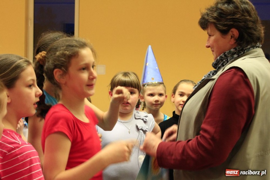 Zdjęcie w galerii na portalu naszraciborz.pl: Od zmroku do świtu w świecie Andersena wiadomości z regionu