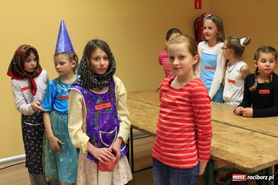 Zdjęcie w galerii na portalu naszraciborz.pl: Od zmroku do świtu w świecie Andersena wiadomości z regionu