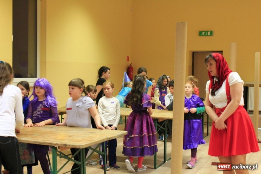 Zdjęcie w galerii na portalu naszraciborz.pl: Od zmroku do świtu w świecie Andersena wiadomości z regionu