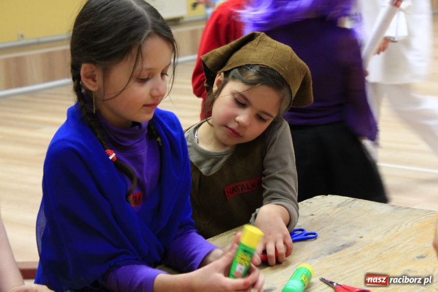 Zdjęcie w galerii na portalu naszraciborz.pl: Od zmroku do świtu w świecie Andersena wiadomości z regionu
