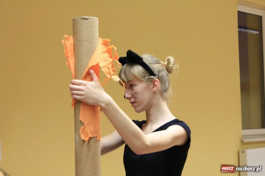 Zdjęcie w galerii na portalu naszraciborz.pl: Od zmroku do świtu w świecie Andersena wiadomości z regionu