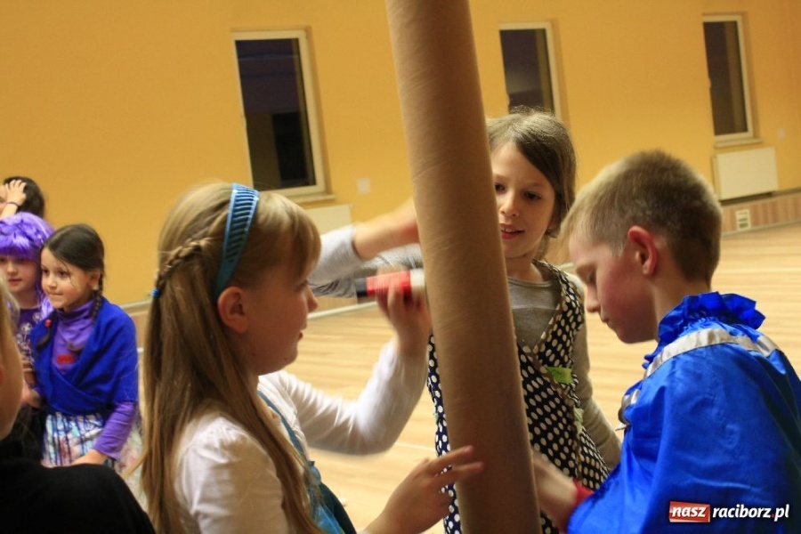 Zdjęcie w galerii na portalu naszraciborz.pl: Od zmroku do świtu w świecie Andersena wiadomości z regionu