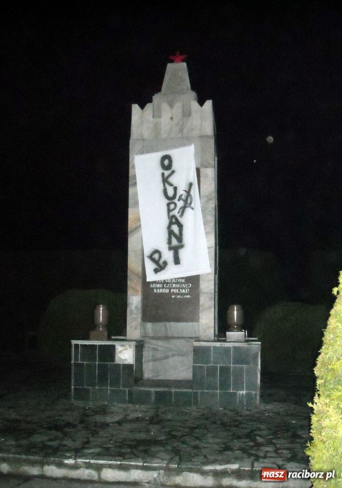 Zdjęcie w galerii na portalu naszraciborz.pl: Incydent na cmentarzu żołnierzy radzieckich wiadomości z regionu