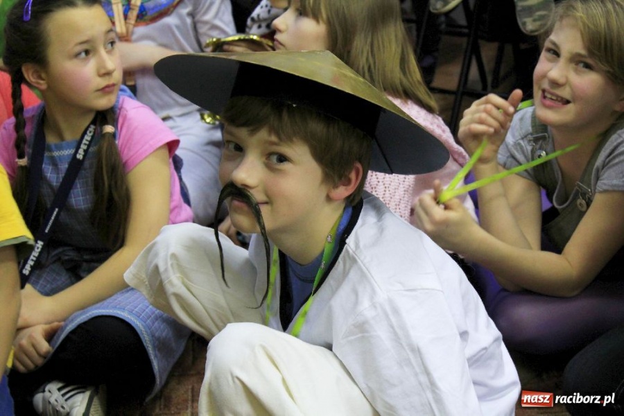 Zdjęcie w galerii na portalu naszraciborz.pl: Edward Lutczyn w raciborskiej książnicy wiadomości z regionu