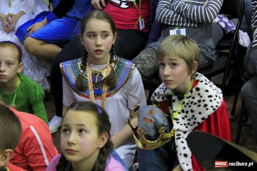 Zdjęcie w galerii na portalu naszraciborz.pl: Edward Lutczyn w raciborskiej książnicy wiadomości z regionu