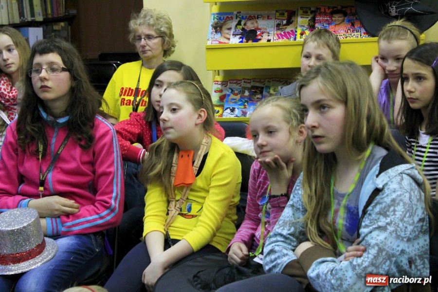 Zdjęcie w galerii na portalu naszraciborz.pl: Edward Lutczyn w raciborskiej książnicy wiadomości z regionu