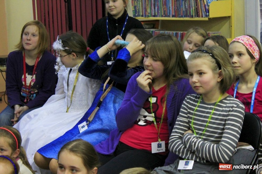 Zdjęcie w galerii na portalu naszraciborz.pl: Edward Lutczyn w raciborskiej książnicy wiadomości z regionu