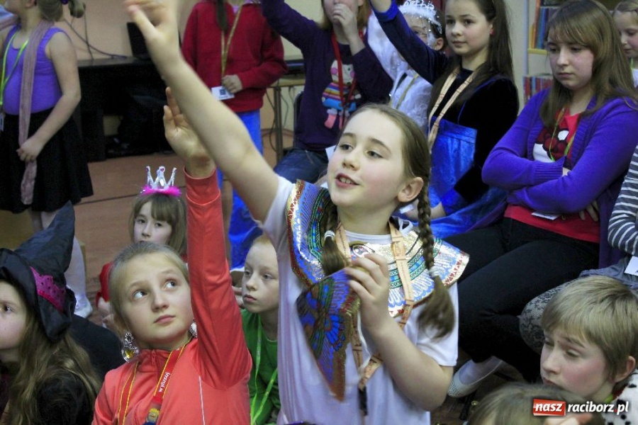 Zdjęcie w galerii na portalu naszraciborz.pl: Edward Lutczyn w raciborskiej książnicy wiadomości z regionu