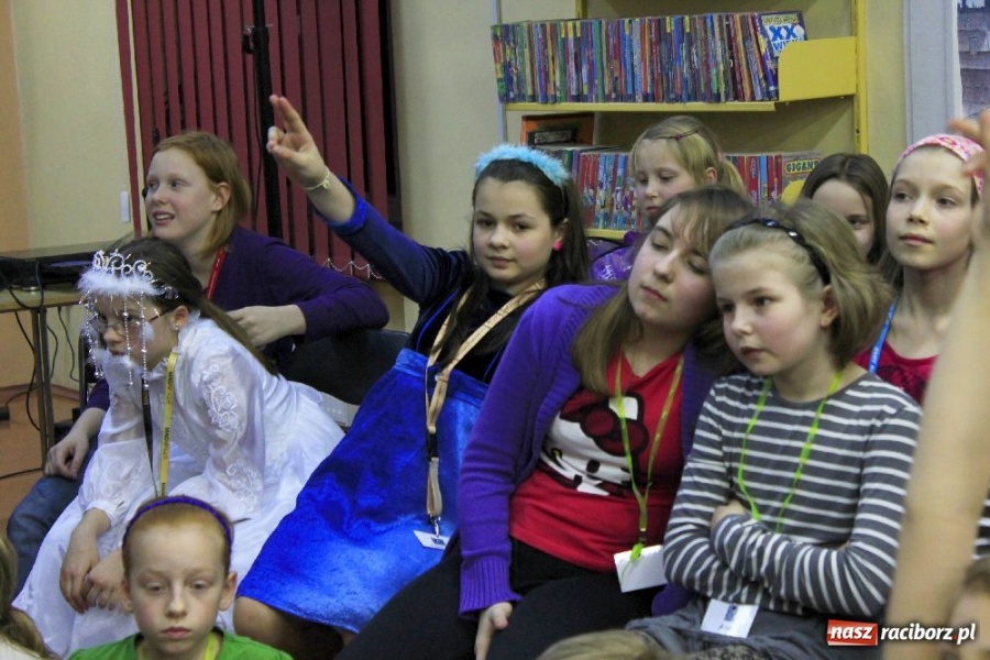 Zdjęcie w galerii na portalu naszraciborz.pl: Edward Lutczyn w raciborskiej książnicy wiadomości z regionu