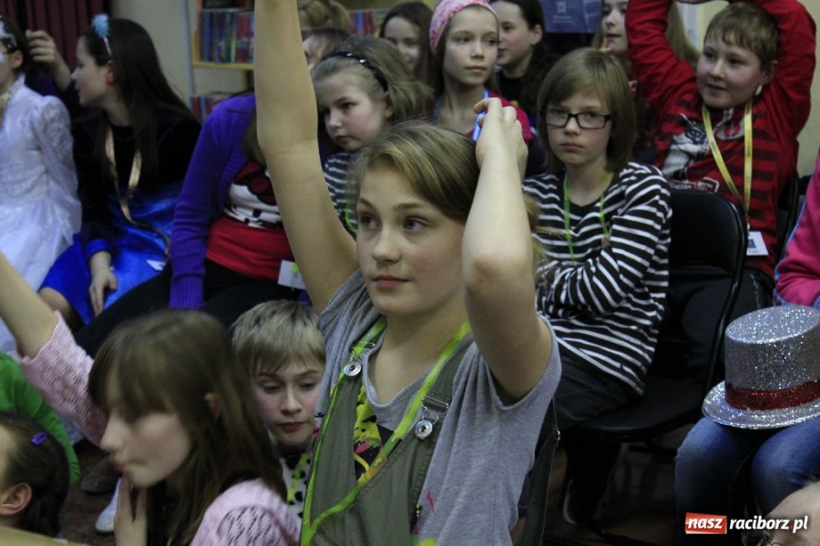 Zdjęcie w galerii na portalu naszraciborz.pl: Edward Lutczyn w raciborskiej książnicy wiadomości z regionu