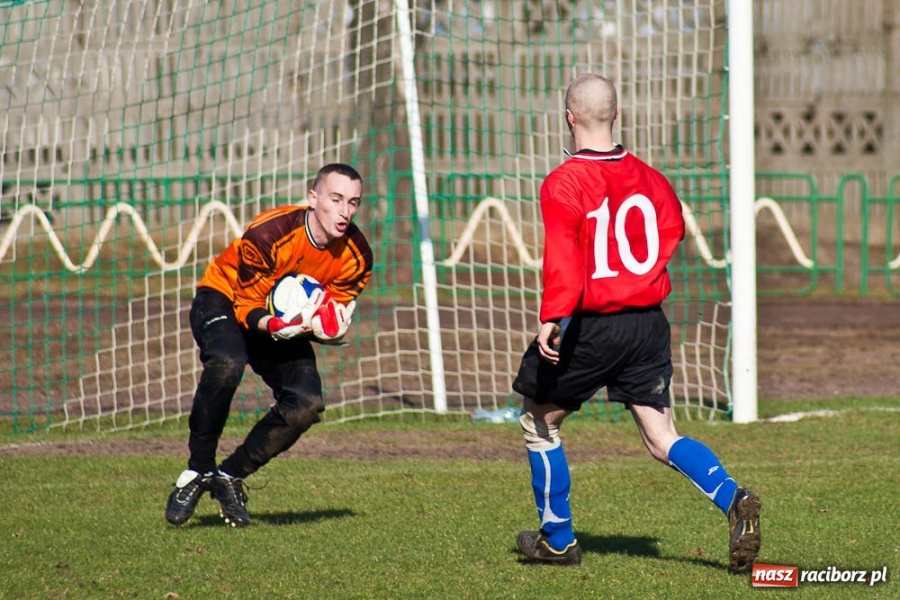 Zdjęcie w galerii na portalu naszraciborz.pl: Brutalna gra przy Wyszyńskiego wiadomości z regionu