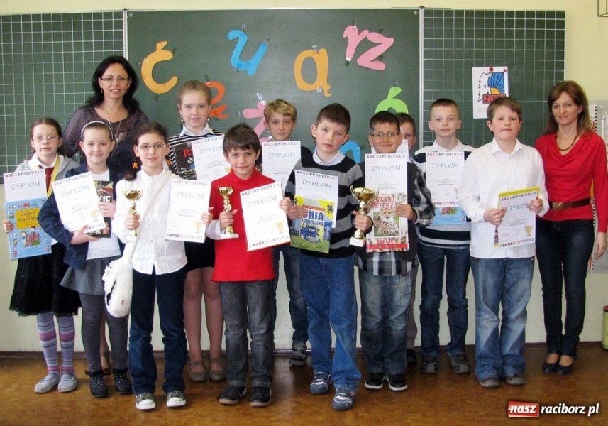 Zdjęcie w galerii na portalu naszraciborz.pl: Mistrzowie ortografii w SP 1 wiadomości z regionu
