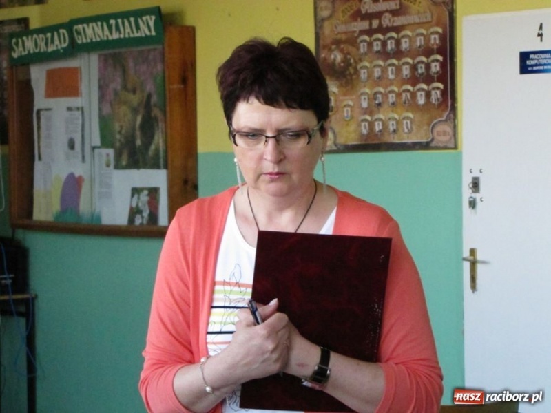 Zdjęcie w galerii na portalu naszraciborz.pl: Kolorowe stoły w krzanowickiej szkole wiadomości z regionu