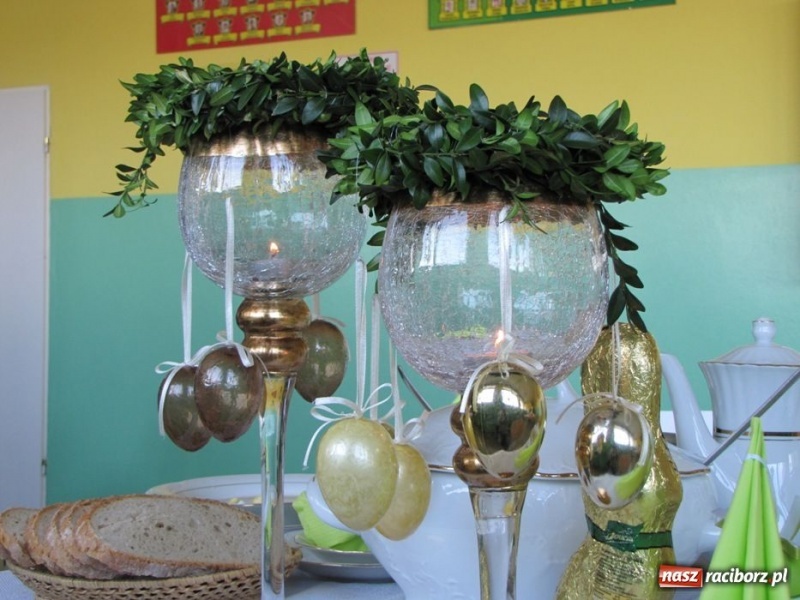 Zdjęcie w galerii na portalu naszraciborz.pl: Kolorowe stoły w krzanowickiej szkole wiadomości z regionu