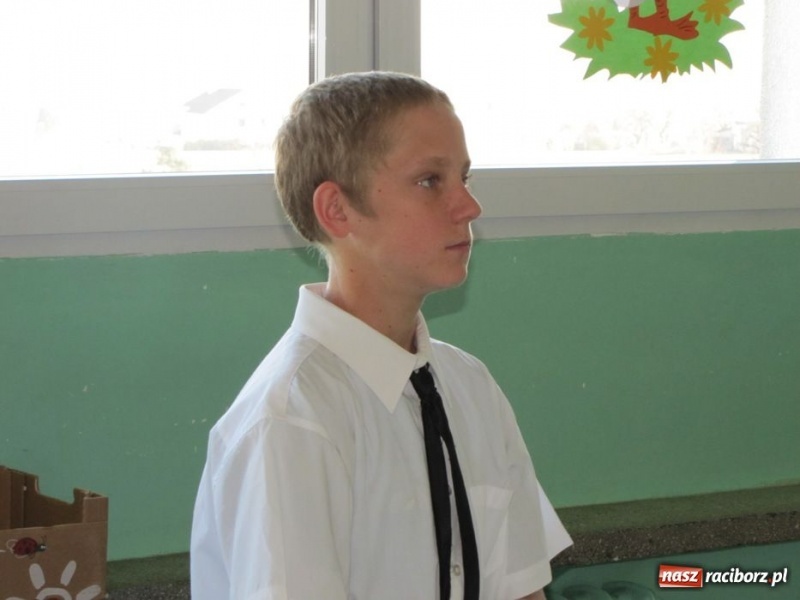 Zdjęcie w galerii na portalu naszraciborz.pl: Kolorowe stoły w krzanowickiej szkole wiadomości z regionu