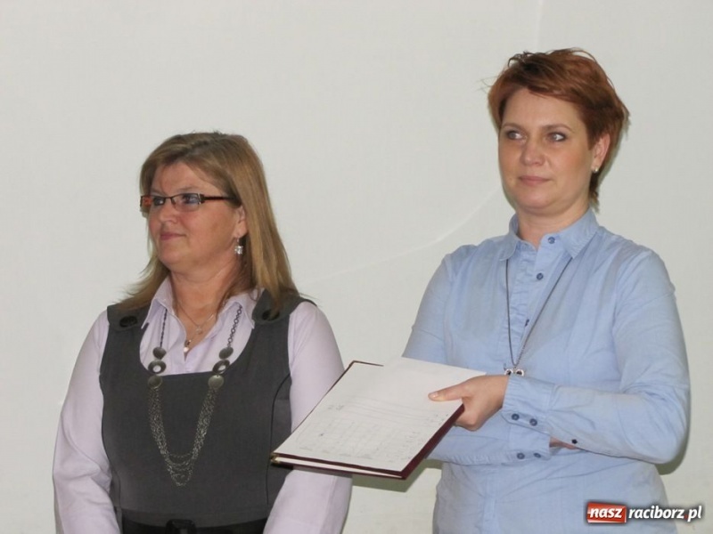 Zdjęcie w galerii na portalu naszraciborz.pl: Kolorowe stoły w krzanowickiej szkole wiadomości z regionu