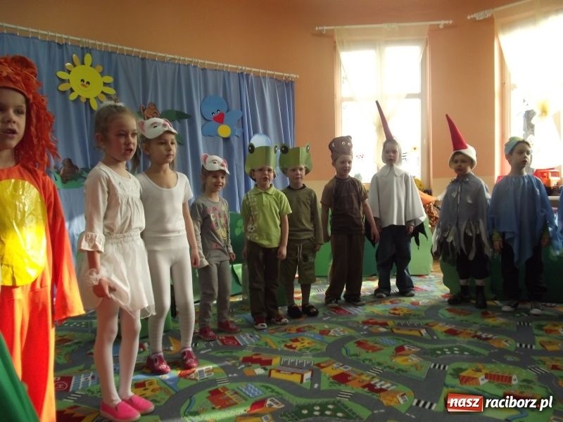 Zdjęcie w galerii na portalu naszraciborz.pl: Pantomima Dżungla bez dymu wiadomości z regionu