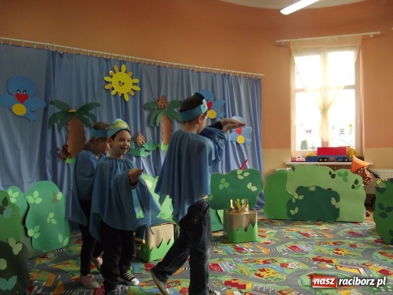 Zdjęcie w galerii na portalu naszraciborz.pl: Pantomima Dżungla bez dymu wiadomości z regionu