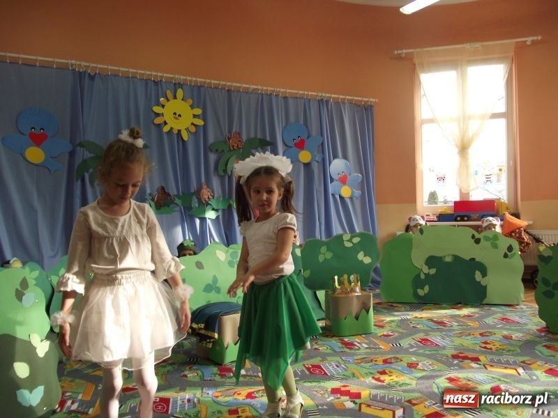 Zdjęcie w galerii na portalu naszraciborz.pl: Pantomima Dżungla bez dymu wiadomości z regionu