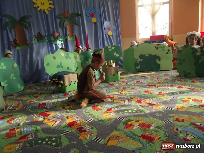 Zdjęcie w galerii na portalu naszraciborz.pl: Pantomima Dżungla bez dymu wiadomości z regionu