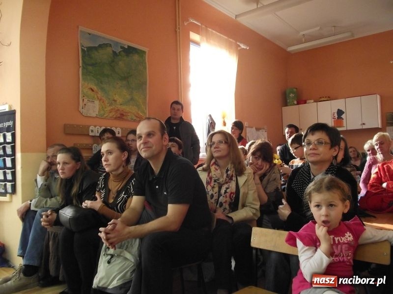 Zdjęcie w galerii na portalu naszraciborz.pl: Pantomima Dżungla bez dymu wiadomości z regionu