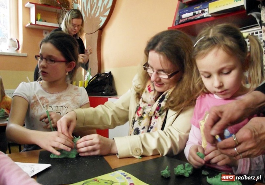 Zdjęcie w galerii na portalu naszraciborz.pl: Pantomima Dżungla bez dymu wiadomości z regionu