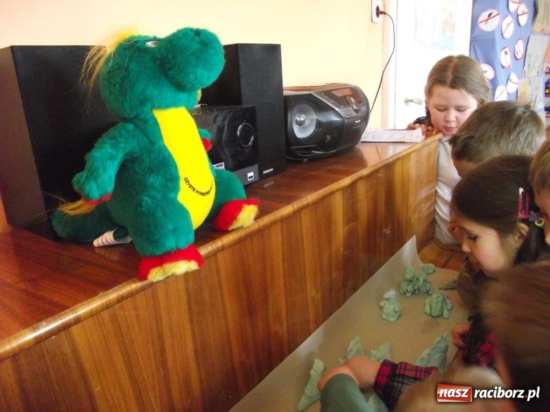 Zdjęcie w galerii na portalu naszraciborz.pl: Pantomima Dżungla bez dymu wiadomości z regionu