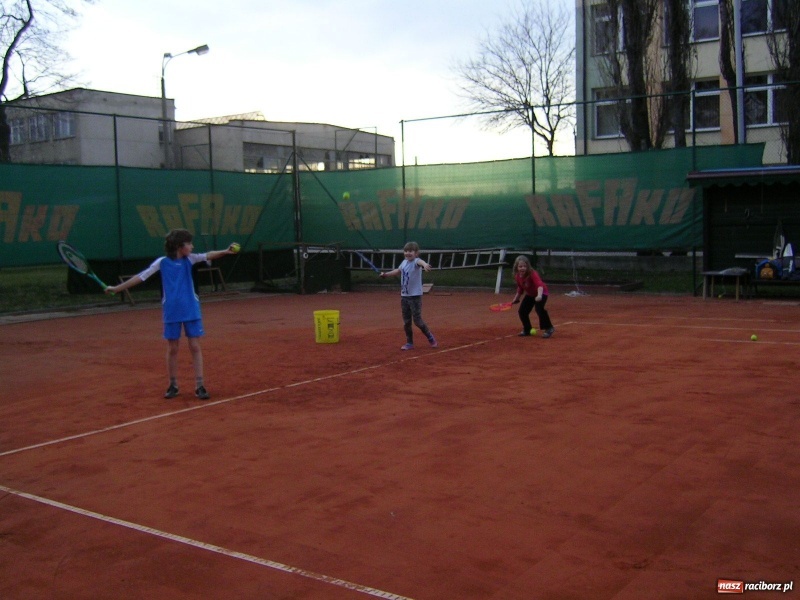 Zdjęcie w galerii na portalu naszraciborz.pl: Rafako pierwsze otwiera kort wiadomości z regionu