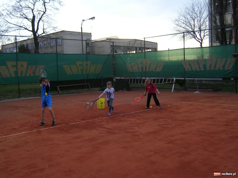 Zdjęcie w galerii na portalu naszraciborz.pl: Rafako pierwsze otwiera kort wiadomości z regionu