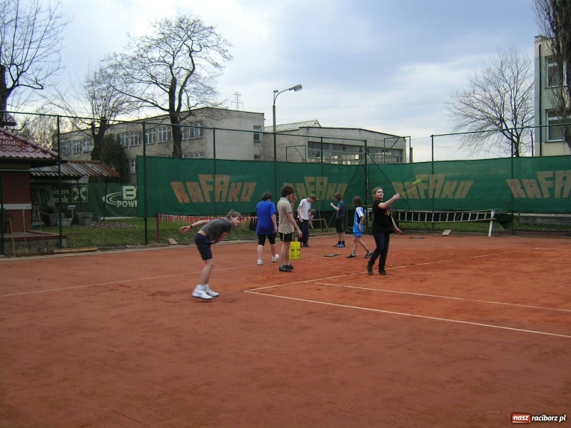 Zdjęcie w galerii na portalu naszraciborz.pl: Rafako pierwsze otwiera kort wiadomości z regionu