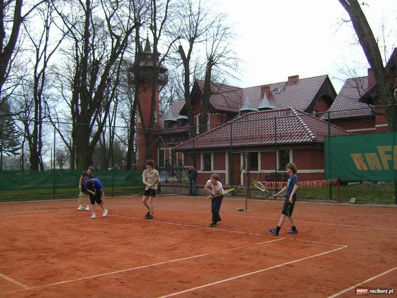 Zdjęcie w galerii na portalu naszraciborz.pl: Rafako pierwsze otwiera kort wiadomości z regionu