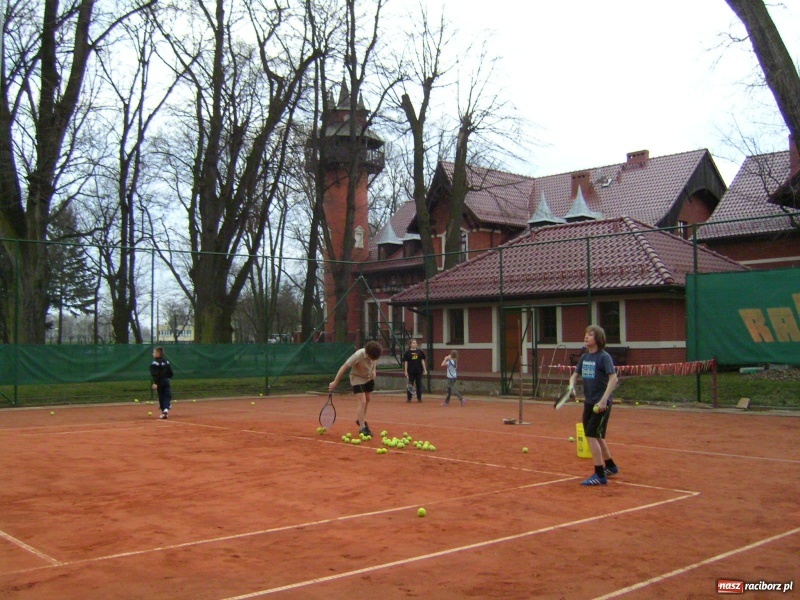 Zdjęcie w galerii na portalu naszraciborz.pl: Rafako pierwsze otwiera kort wiadomości z regionu