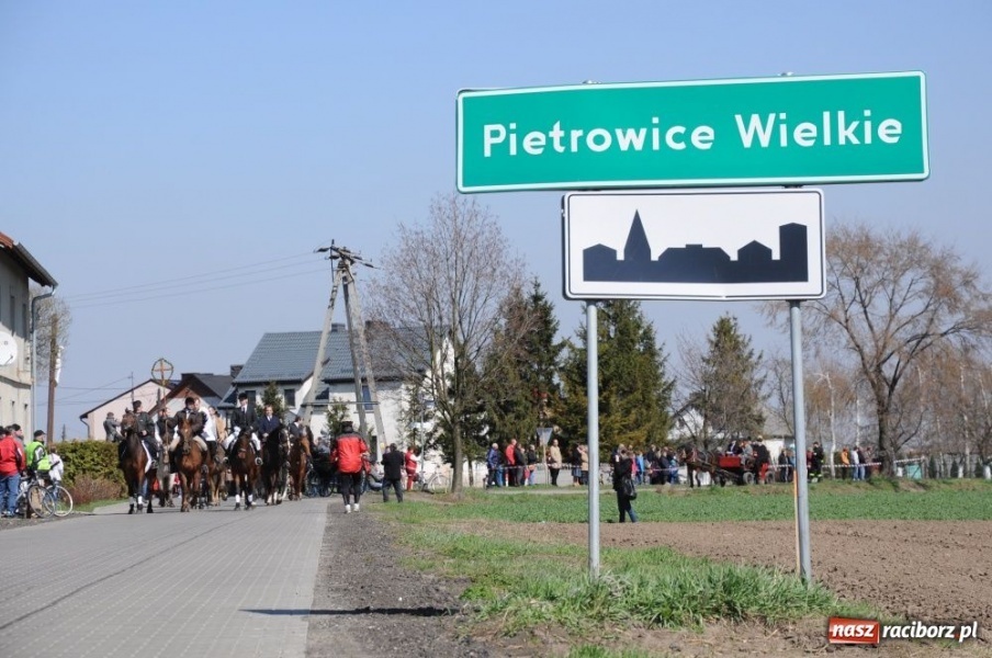 Zdjęcie w galerii na portalu naszraciborz.pl: Lider RAŚ konno w Pietrowicach Wielkich wiadomości z regionu