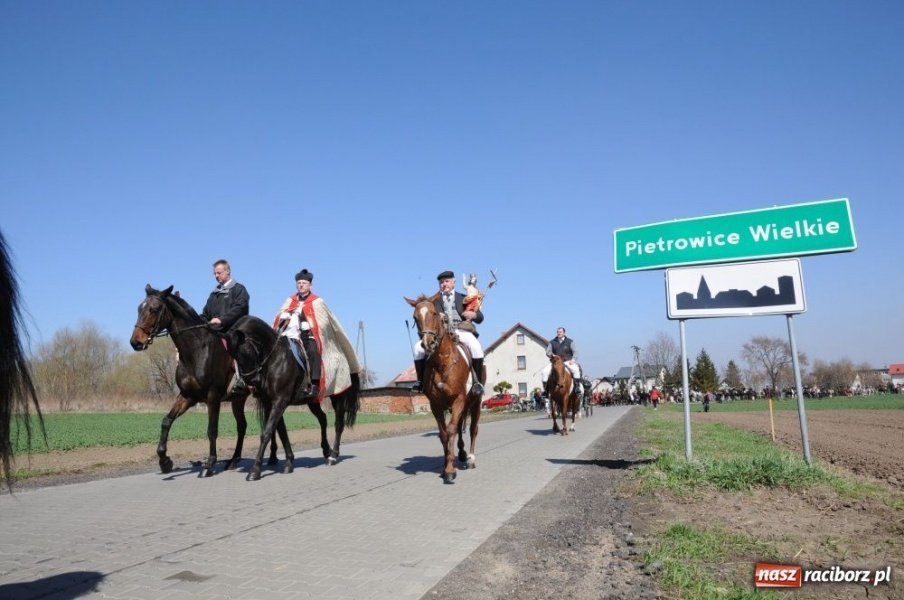 Zdjęcie w galerii na portalu naszraciborz.pl: Lider RAŚ konno w Pietrowicach Wielkich wiadomości z regionu