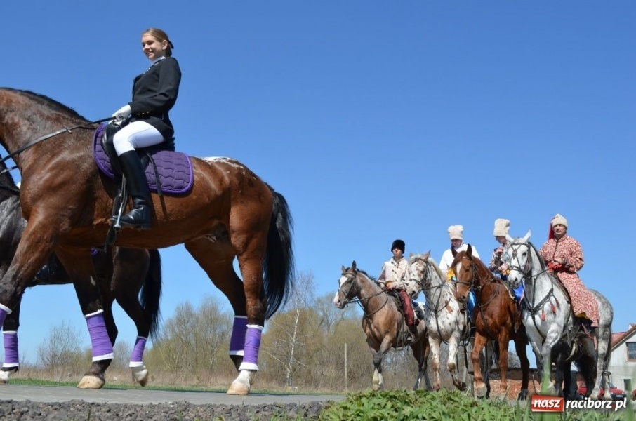 Zdjęcie w galerii na portalu naszraciborz.pl: Lider RAŚ konno w Pietrowicach Wielkich wiadomości z regionu