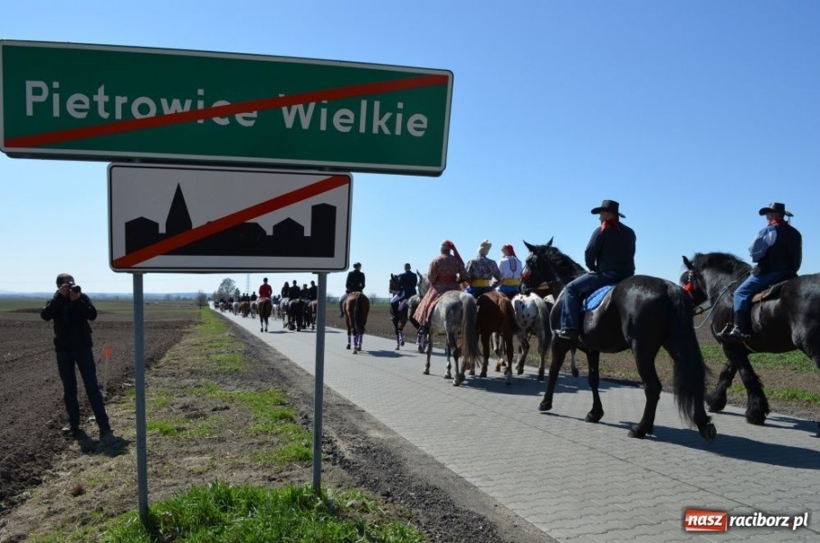 Zdjęcie w galerii na portalu naszraciborz.pl: Lider RAŚ konno w Pietrowicach Wielkich wiadomości z regionu