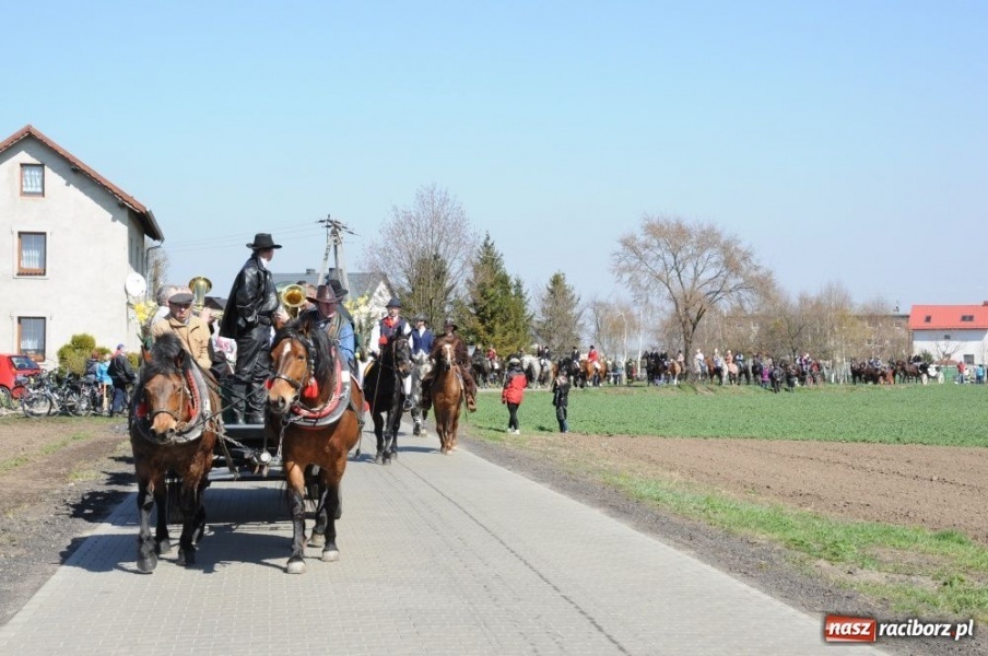 Zdjęcie w galerii na portalu naszraciborz.pl: Lider RAŚ konno w Pietrowicach Wielkich wiadomości z regionu