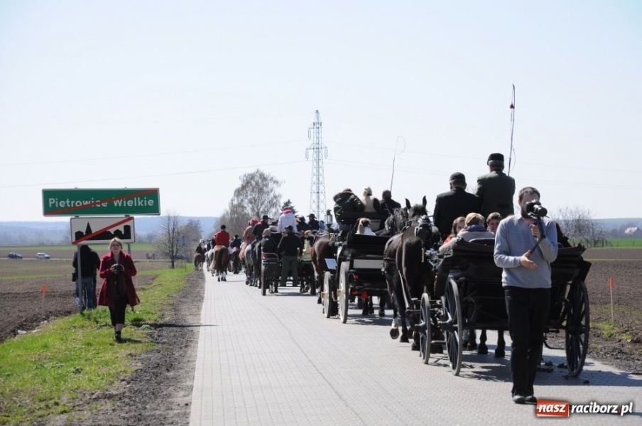 Zdjęcie w galerii na portalu naszraciborz.pl: Lider RAŚ konno w Pietrowicach Wielkich wiadomości z regionu