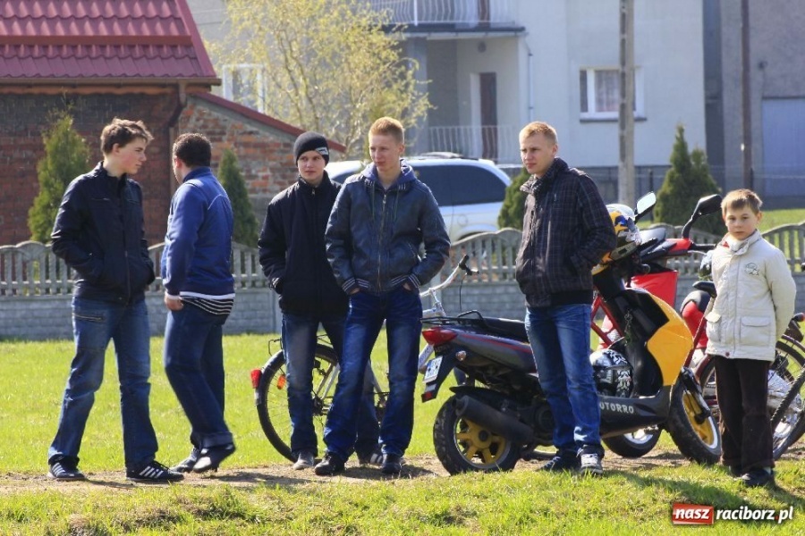 Zdjęcie w galerii na portalu naszraciborz.pl: Kaskaderzy w Zawadzie Książęcej wiadomości z regionu