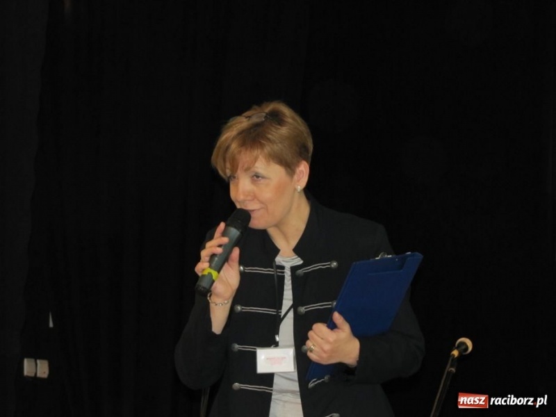 Zdjęcie w galerii na portalu naszraciborz.pl: Kibicują reprezentacji śpiewając piosenki wiadomości z regionu