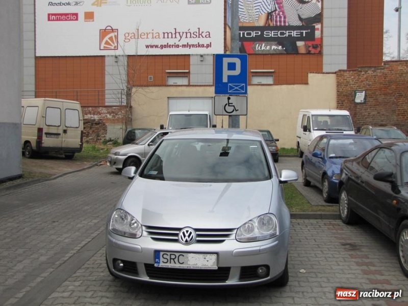 Zdjęcie w galerii na portalu naszraciborz.pl: Parkują i blokują innych wiadomości z regionu