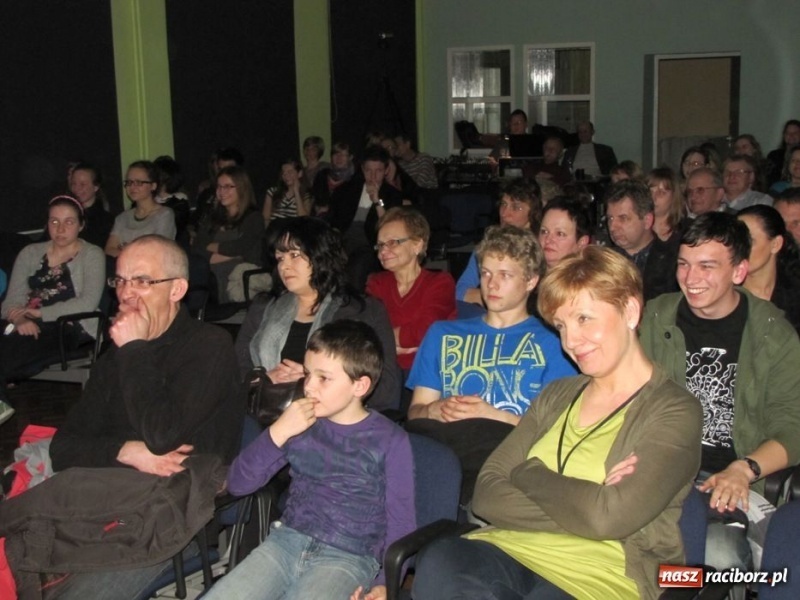 Zdjęcie w galerii na portalu naszraciborz.pl: IRREALIS rozbawiła do łez wiadomości z regionu