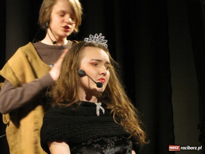 Zdjęcie w galerii na portalu naszraciborz.pl: IRREALIS rozbawiła do łez wiadomości z regionu