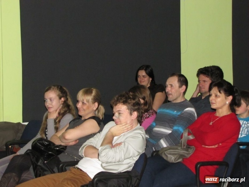 Zdjęcie w galerii na portalu naszraciborz.pl: IRREALIS rozbawiła do łez wiadomości z regionu