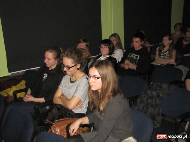 Zdjęcie w galerii na portalu naszraciborz.pl: IRREALIS rozbawiła do łez wiadomości z regionu