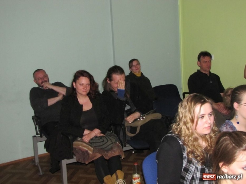 Zdjęcie w galerii na portalu naszraciborz.pl: IRREALIS rozbawiła do łez wiadomości z regionu