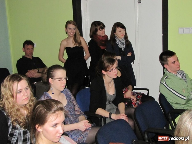 Zdjęcie w galerii na portalu naszraciborz.pl: IRREALIS rozbawiła do łez wiadomości z regionu