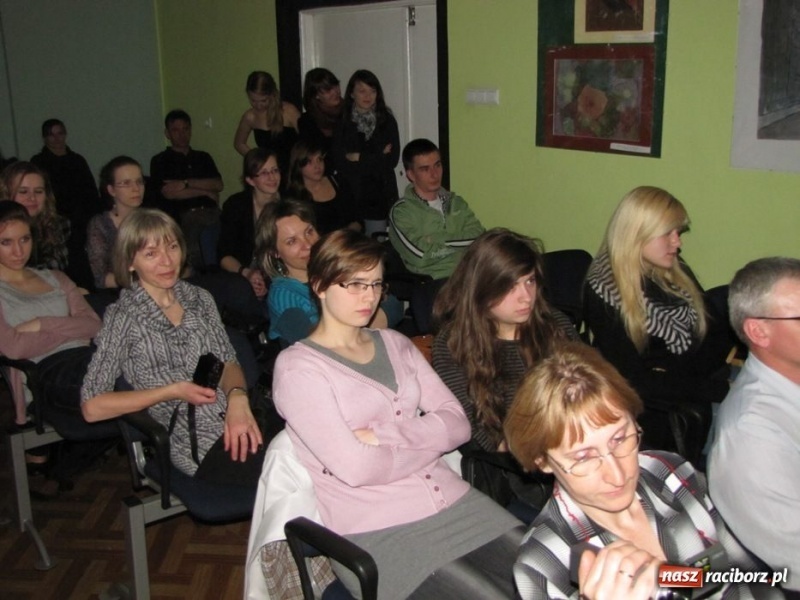 Zdjęcie w galerii na portalu naszraciborz.pl: IRREALIS rozbawiła do łez wiadomości z regionu