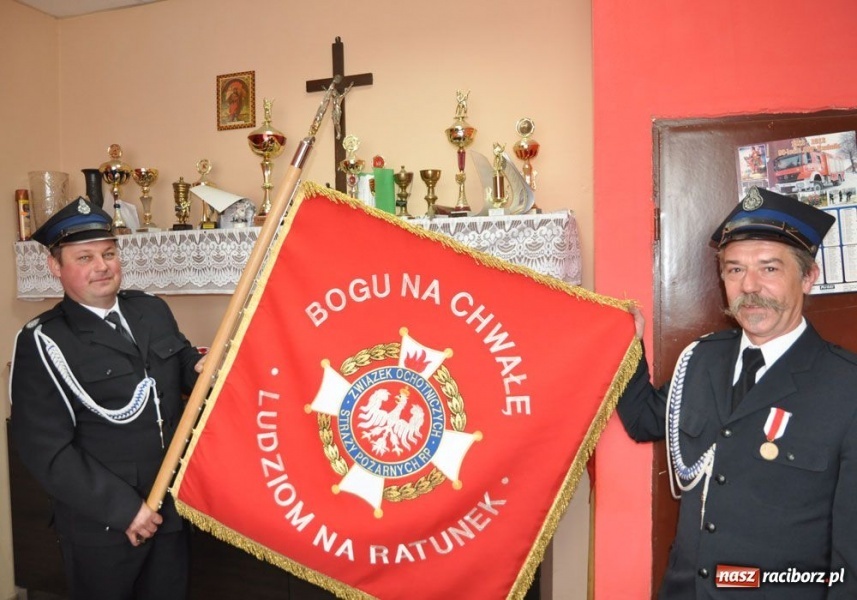 Zdjęcie w galerii na portalu naszraciborz.pl: OSP Szymocice od dziś mają sztandar wiadomości z regionu