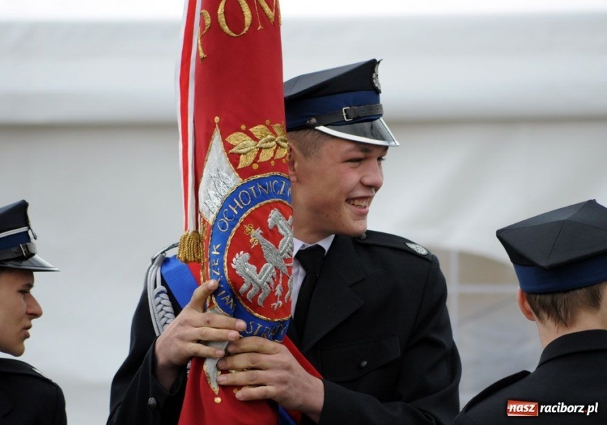 Zdjęcie w galerii na portalu naszraciborz.pl: OSP Szymocice od dziś mają sztandar wiadomości z regionu